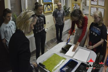 Fotografia Plenerowa i warsztaty z Gumografii -pod kierunkiem instruktora Marcina Michalskiego i mgr sztuki Marcina Białka. Artystyczne Lato z Zameczkie. Fotorelacja