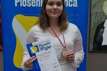 GRATULACJE dla Amelii Nowalskiej za zajęcie III miejsca w kategorii wokal 17-25 w Konkursie Muszelki Wigier