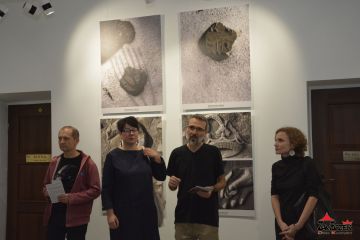 Fotorelacja z wernisażu wystawa fotografii pt. "ULOTNA PAMIĘĆ"