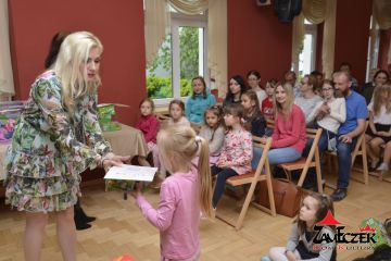 Rozstrzygnięcie IX Edycji Wojewódzkiego Konkursu Plastycznego - MOJA MAMA. Wystawa i Koncert Piotra Resteckiego – fotorelacja 