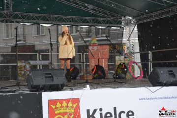 Kolędy i Pastorałki w wykonaniu naszych wspaniałych wokalistów z Zameczkowego Studia Piosenki na kieleckim rynku - Fotorelacja