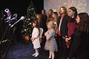 ANIELSKIE PODSZEPTY - wystawa oraz Koncert DOBREGO ROKU w wykonaniu wokalistów Zameczkowego Studia Piosenki - fotorelacja