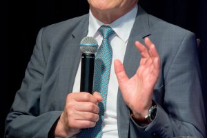 Prof. Stanisław Głuszek chirurg, kierownik kliniki chirurgi Wojewódzkiego Szpitala Zespolonego, prorektor UJK