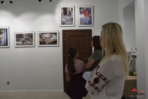 Fotorelacja z wernisażu Jarosława Korbińskiego - Za progiem Osady