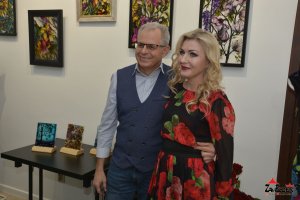 Wystawa malarstwa i witraży Barbary Żelaznej pt. Z kolorami przez życie iść oraz koncert Piotra Resteckiego