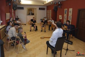 Wakacyjne Warsztaty Gitatowe z Piotrem Resteckim MUZYCZNE LATO