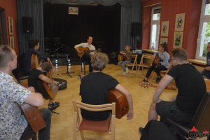 Wakacyjne Warsztaty Gitatowe z Piotrem Resteckim MUZYCZNE LATO