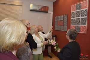 Wernisaż wystawy - Ludowe wycinanki autorstwa Lucyny Kozłowskiej oraz prezentacja wyrobów regionalnych w wykonaniu Czarcich Babek i Dąbrowianek