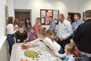 Rozstrzygnięcie IX Edycji Wojewódzkiego Konkursu Plastycznego - MOJA MAMA. Wystawa i Koncert Piotra Resteckiego – fotorelacja