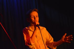 Koncert uczestników feryjnych warsztatów wokalnych pod kierunkiem Grażyny Łobaszewskiej i Andrzeja Wolskiego
