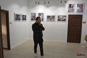 Fotorelacja z wernisażu Jarosława Korbińskiego - Za progiem Osady