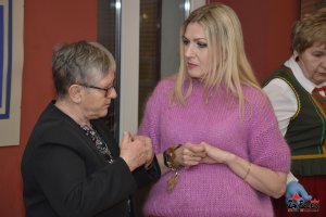 Wernisaż wystawy - Ludowe wycinanki autorstwa Lucyny Kozłowskiej oraz prezentacja wyrobów regionalnych w wykonaniu Czarcich Babek i Dąbrowianek