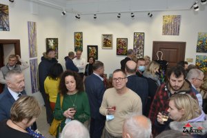 Wystawa malarstwa i witraży Barbary Żelaznej pt. Z kolorami przez życie iść oraz koncert Piotra Resteckiego