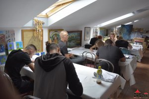  M łodzież z Ochotniczych Hufców Pracy podczas warsztatów plastycznych- fotorelacja 