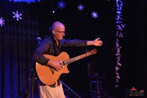 Wystawa malarstwa i witraży Barbary Żelaznej pt. Z kolorami przez życie iść oraz koncert Piotra Resteckiego