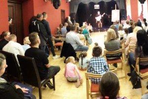 Rozstrzygnięcie IX Edycji Wojewódzkiego Konkursu Plastycznego - MOJA MAMA. Wystawa i Koncert Piotra Resteckiego – fotorelacja