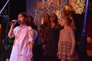 ANIELSKIE PODSZEPTY - wystawa oraz Koncert DOBREGO ROKU w wykonaniu wokalistów Zameczkowego Studia Piosenki - fotorelacja