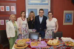 Wernisaż wystawy - Ludowe wycinanki autorstwa Lucyny Kozłowskiej oraz prezentacja wyrobów regionalnych w wykonaniu Czarcich Babek i Dąbrowianek