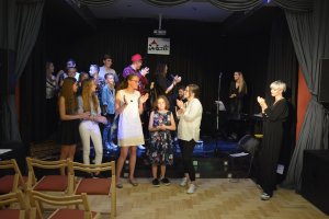 Koncert uczestników Kreatywnych Warsztatów Wokalnych pod kierunkiem Kasi Stanek