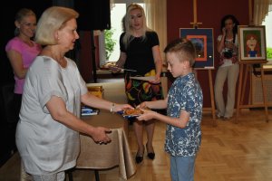 Rozdanie nagród w VI Konkursie Plastycznym pt. "Moja Mama"
