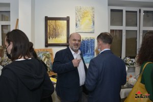 Wystawa malarstwa i witraży Barbary Żelaznej pt. Z kolorami przez życie iść oraz koncert Piotra Resteckiego