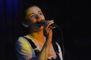 Koncert uczestników feryjnych warsztatów wokalnych pod kierunkiem Grażyny Łobaszewskiej i Andrzeja Wolskiego
