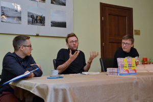Spotkanie z Przemysławem Witkowskim  autorem książki "CHWAŁA SUPERMANOM" 