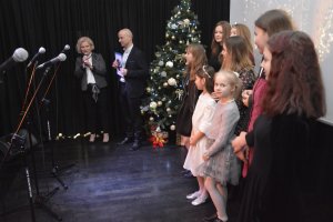 ANIELSKIE PODSZEPTY - wystawa oraz Koncert DOBREGO ROKU w wykonaniu wokalistów Zameczkowego Studia Piosenki - fotorelacja