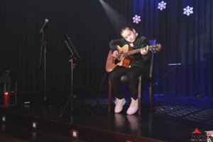 Koncert Zameczkowego Studia Piosenki Andrzeja Wolskiego i Studia Gitarowego Piotra Resteckiego dedykowany wszystkim ukochanym Babciom i Dziadkom - Fotorelacja