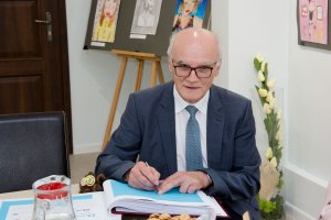 Prof. Stanisław Głuszek chirurg, kierownik kliniki chirurgi Wojewódzkiego Szpitala Zespolonego, prorektor UJK