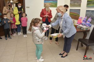 Rozstrzygnięcie XI Edycji Wojewódzkiego Konkursu Plastycznego - MOJA MAMA. Wystawa - fotorelacja 