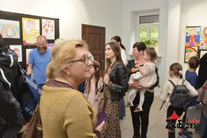 Rozstrzygnięcie IX Edycji Wojewódzkiego Konkursu Plastycznego - MOJA MAMA. Wystawa i Koncert Piotra Resteckiego – fotorelacja