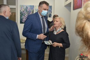 Wystawa malarstwa i witraży Barbary Żelaznej pt. Z kolorami przez życie iść oraz koncert Piotra Resteckiego