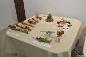 Fotorelacja z wręczenia nagród Laureatom II Ogólnopolskiego Konkursu Plastycznego Art-Recycling - Eco Ozdoba Choinkowa. Wystawy nagrodzonych prac