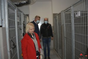 Przekazanie  karmy na rzecz SCHRONISKA DLA ZWIERZĄT W DYMINACH przez Prezydenta Miasta Kielce  i Domu Kultury Zameczek