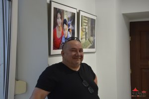 Fotorelacja z wernisażu Jarosława Korbińskiego - Za progiem Osady