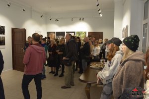 Fotorelacja z wernisażu wystawa fotografii pt. "ULOTNA PAMIĘĆ"