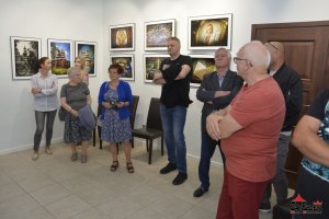 Fotorelacja z wernisażu wystawy fotografii Jarosława Korbińskiego pt. Cerkiew w Kwiatoniu.