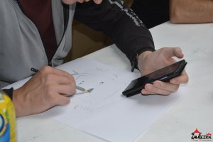  M łodzież z Ochotniczych Hufców Pracy podczas warsztatów plastycznych- fotorelacja 