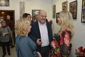 Wystawa malarstwa i witraży Barbary Żelaznej pt. Z kolorami przez życie iść oraz koncert Piotra Resteckiego