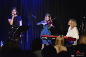 Koncert uczestników warsztatów wokalnych "Zimowa Piosenka" z udziałem Kasi Lisowskiej