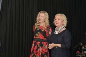 Wystawa malarstwa i witraży Barbary Żelaznej pt. Z kolorami przez życie iść oraz koncert Piotra Resteckiego