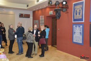Wernisaż wystawy - Ludowe wycinanki autorstwa Lucyny Kozłowskiej oraz prezentacja wyrobów regionalnych w wykonaniu Czarcich Babek i Dąbrowianek