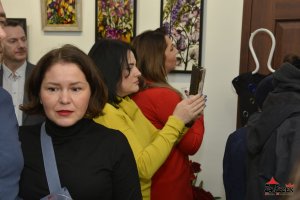 Wystawa malarstwa i witraży Barbary Żelaznej pt. Z kolorami przez życie iść oraz koncert Piotra Resteckiego