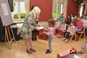 Rozstrzygnięcie IX Edycji Wojewódzkiego Konkursu Plastycznego - MOJA MAMA. Wystawa i Koncert Piotra Resteckiego – fotorelacja