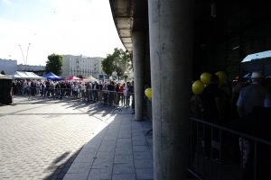 Uroczystość otwarcia Dworca Autobusowego w Kielcach - prezentacja wystawy fotograficznej "Kielce Miasto które Kocham" oraz występy wokalistów Zameczkowego Studia Piosenki