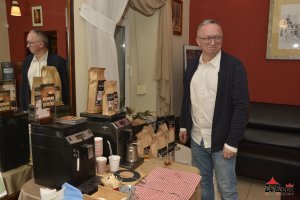 Wystawa malarstwa i witraży Barbary Żelaznej pt. Z kolorami przez życie iść oraz koncert Piotra Resteckiego