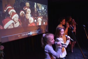 ANIELSKIE PODSZEPTY - wystawa oraz Koncert DOBREGO ROKU w wykonaniu wokalistów Zameczkowego Studia Piosenki - fotorelacja