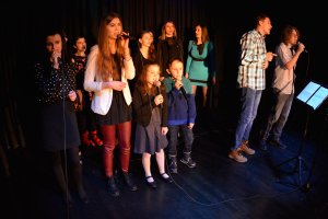 Feryjne stuio piosenki Finałowy koncert uczestników warsztatów z udziałem Grażyny Łobaszewskiej