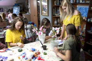 Letnie Atelier – Tkactwo i florystyka na wesoło
